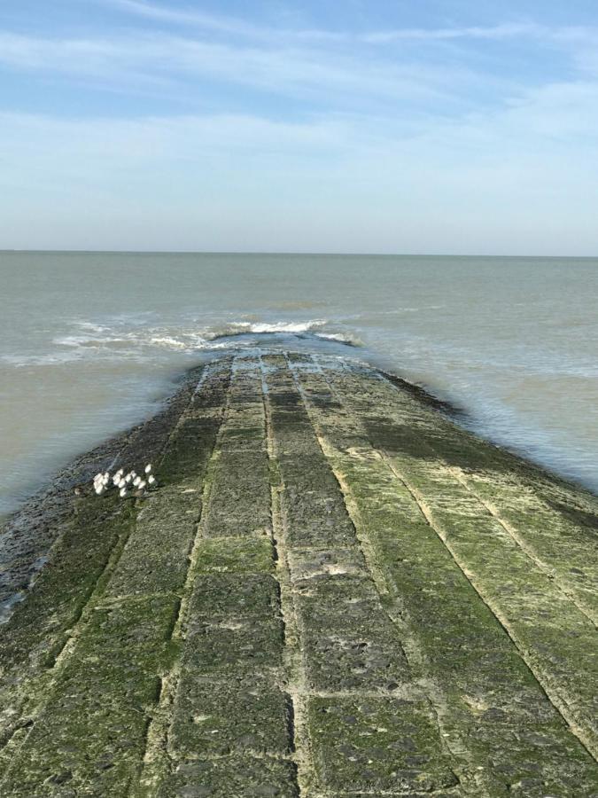 Into The Sea Apartment มิดเดิลแกร์เกอ ภายนอก รูปภาพ